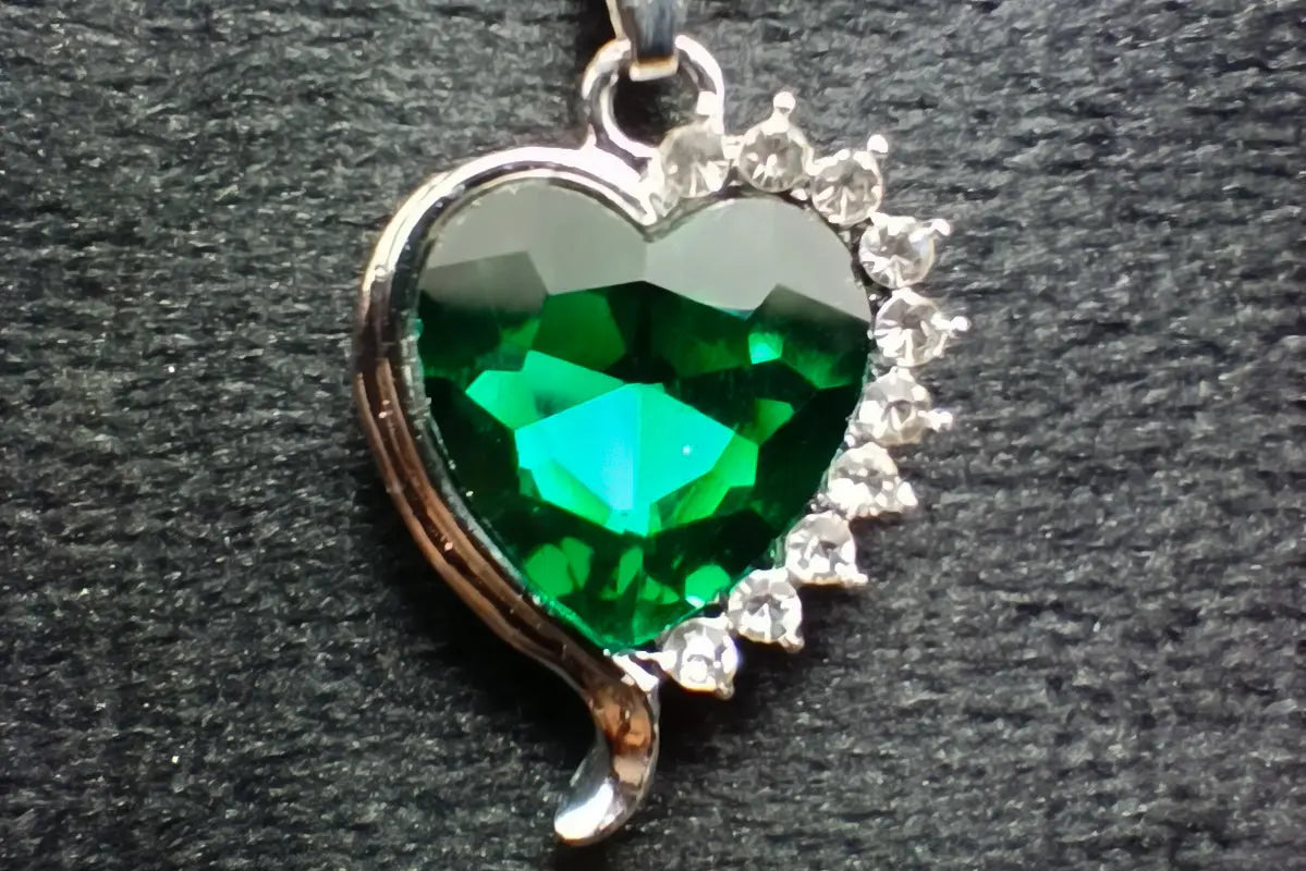 Green Heart Shaped Necklace With Earring Set 925