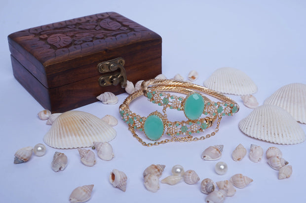 Gorgeous Design Gold Plated Kara Set.