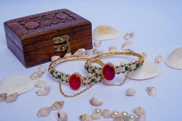 Gorgeous Design Gold Plated Kara Set