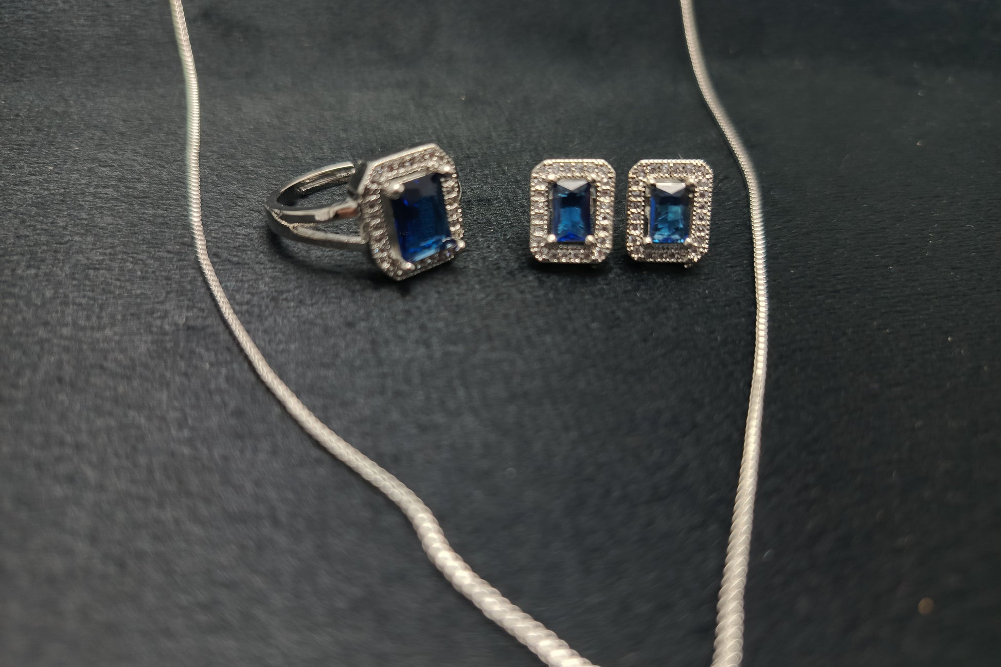 Rani Blandina Pendant Set Blue Stone