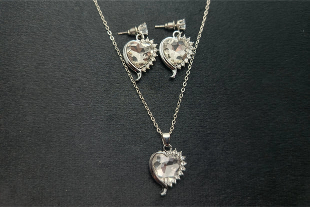 White Heart Shaped Necklace With Earring Set 925